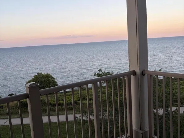 4110 S Lake Dr Unit 347, Saint Francis, WI 53235