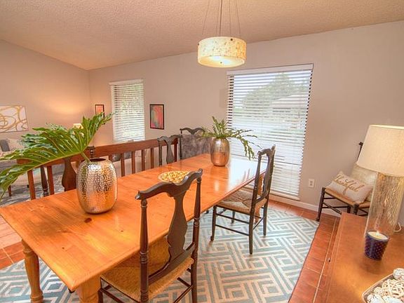 3rd image of 4238 Marlowe Dr