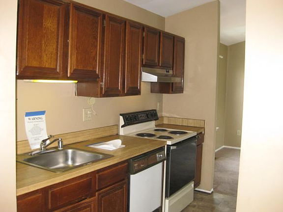 4th image of 42109 Pellston Dr #281