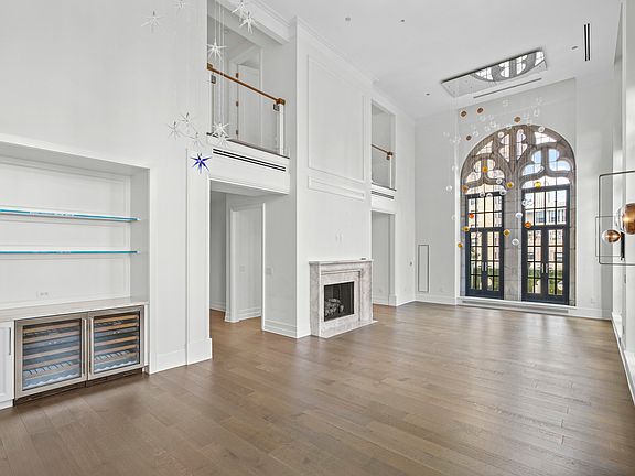 3rd image of 435 N Michigan Ave #2004