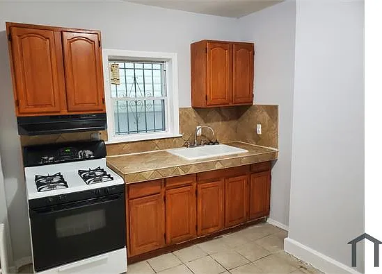 375 Badger Ave — Photo 3