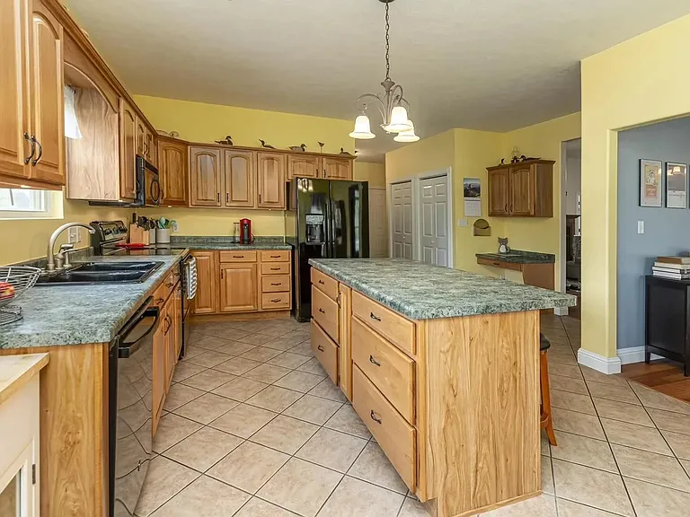 2207 Westminster Dr — Photo 4