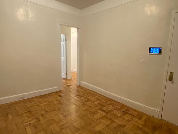3rd image of 309 W 54th St APT 4D