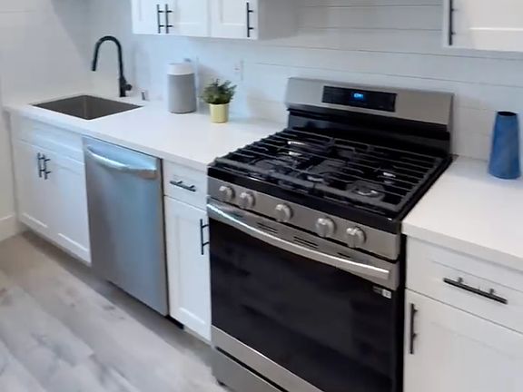 2nd image of 3020 S Normandie Ave #E2-1