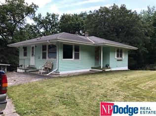 3303 Oakridge Rd, Omaha, NE 68112