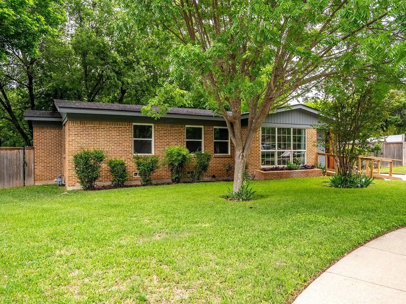 3 bed, 1212 sqft, $1,195 — Photo 1