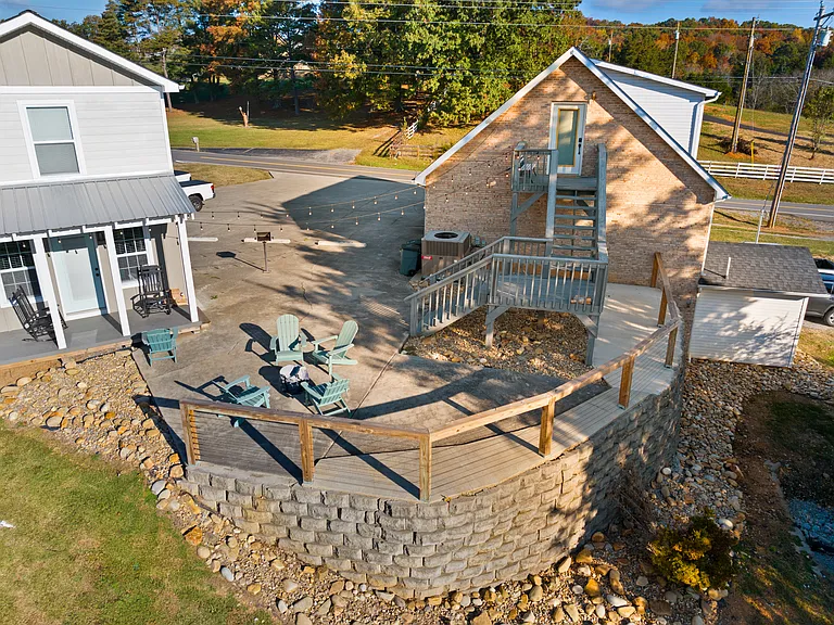 1955 Lakeshore Dr — Photo 14