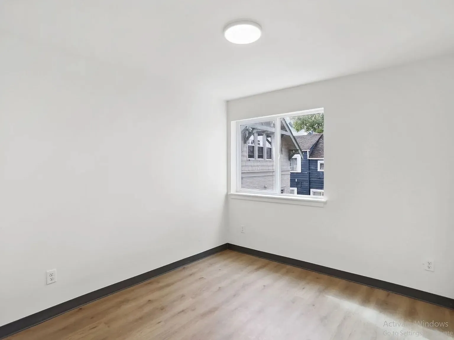 8 bed, $800 — Photo 2