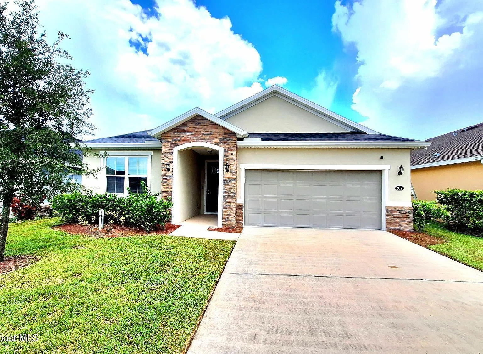 4 bed, 1983 sqft, $2,595 — Photo 1