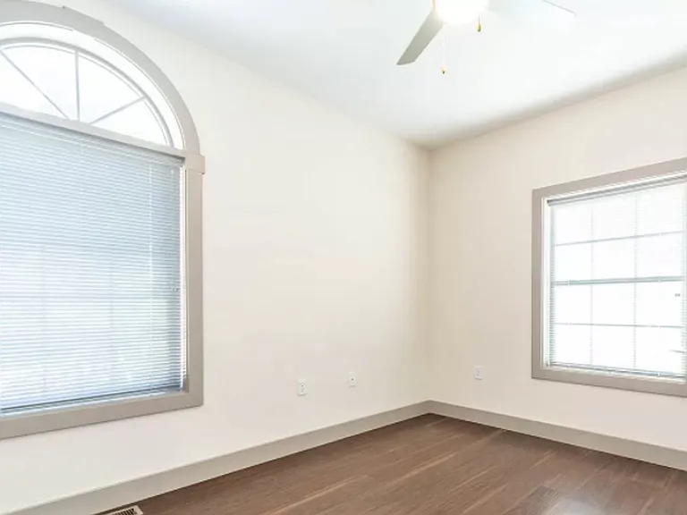 631 N College Ave — Photo 8