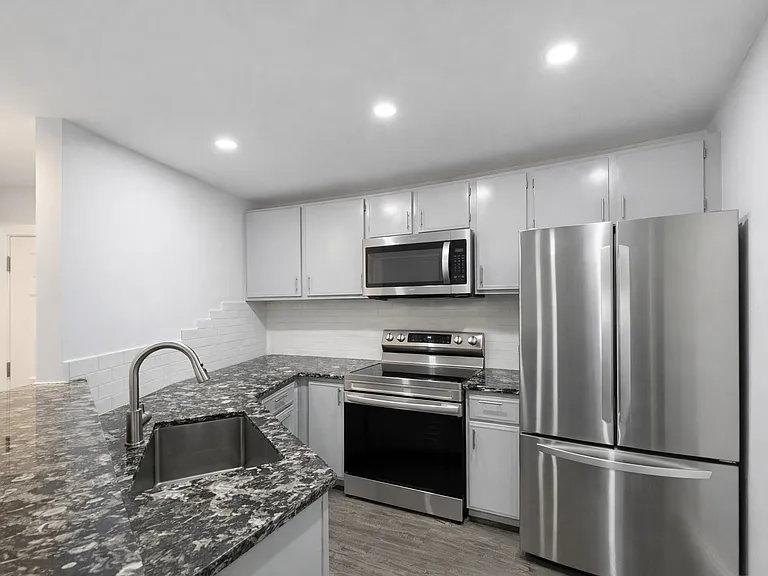 300 Cunat Blvd #2B — Photo 5