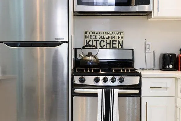 Rented by Finest Furnished LLC | media 42