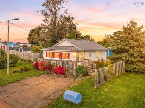 40 Walton St, Pugwash, NS B0K 1L0