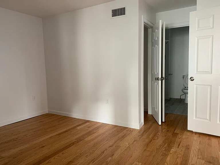 17 Howland St #2 — Photo 15