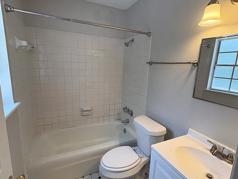 Tara House West Apartments — Photo 17