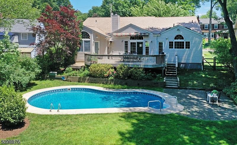 1st image of 157 Canterbury Dr