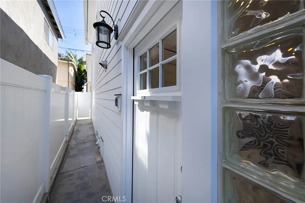 2 bed, 1000 sqft, $4,700 — Photo 3