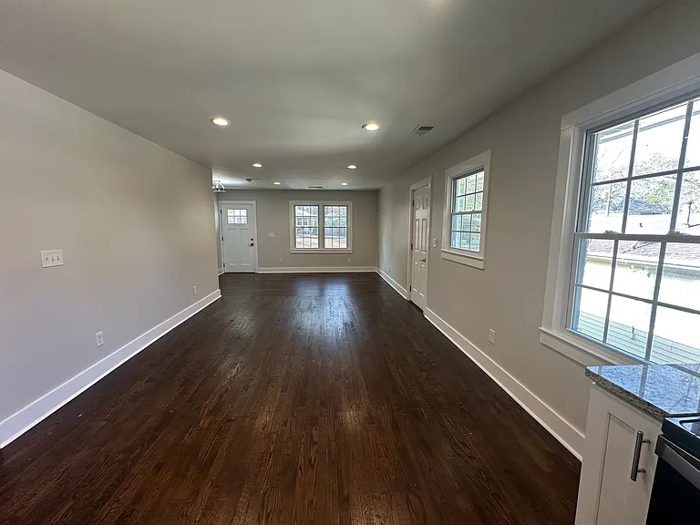 569 Woods Dr NW — Photo 3