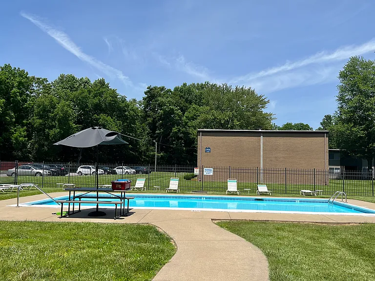 Glenview Apartments — Photo 14