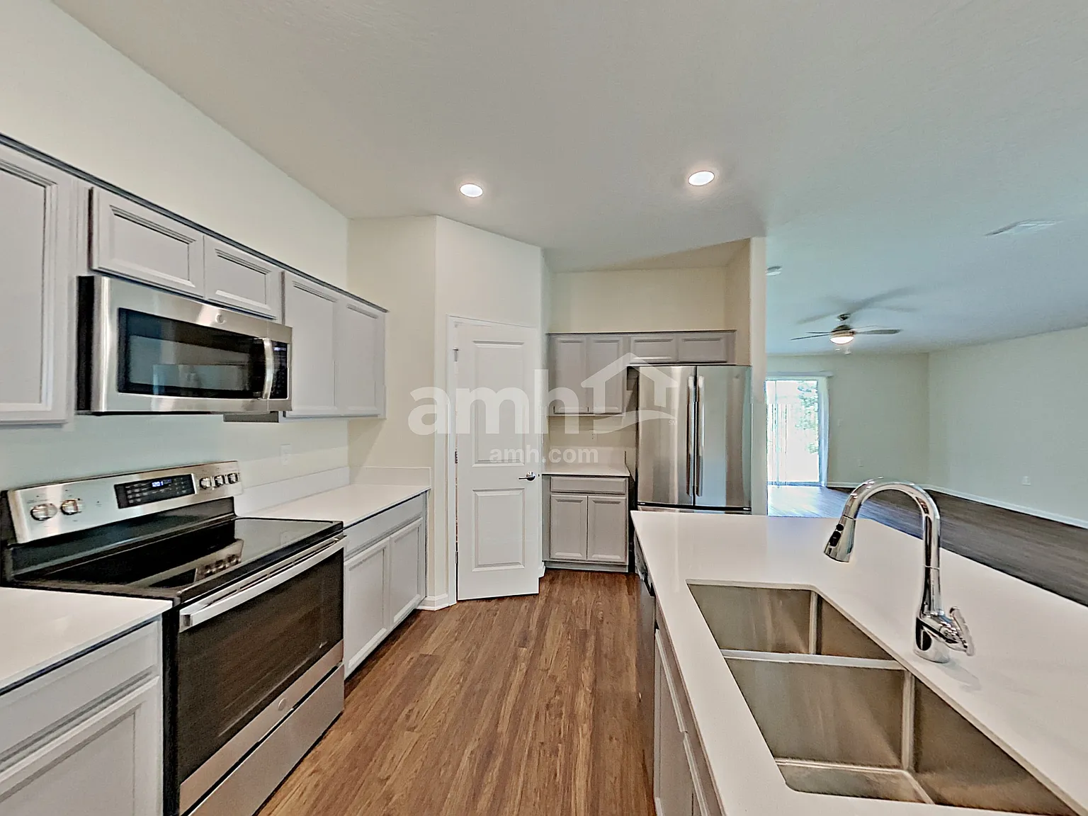 4 bed, 2.0 bath, 1817 sqft, $2,290 — Photo 3