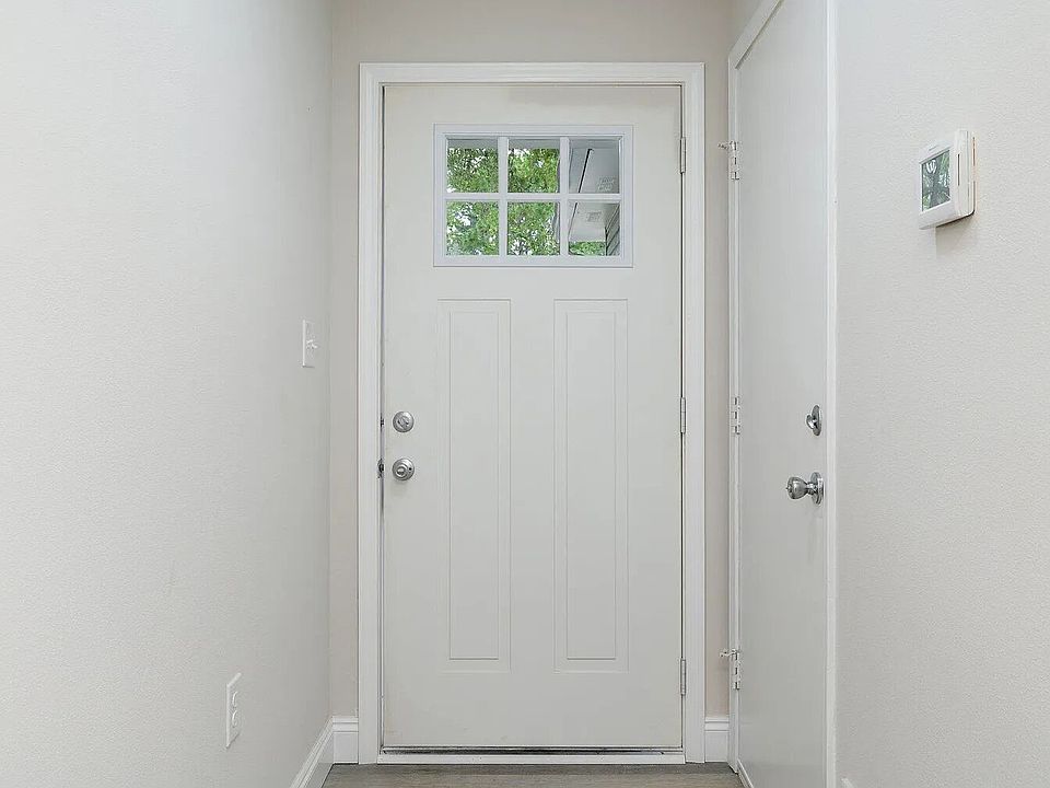 1st image of 1053 Emerald Ln #2