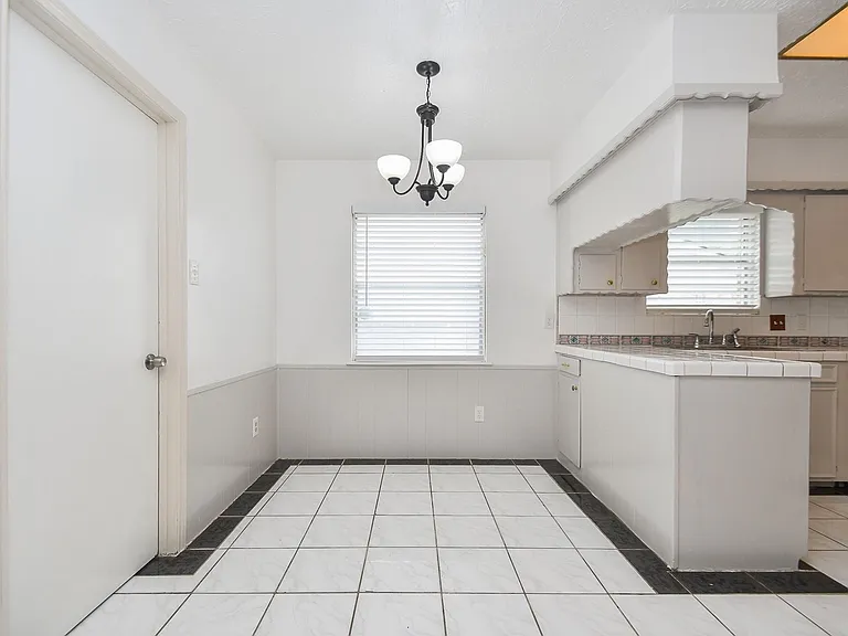 7714 Eichler Dr — Photo 12