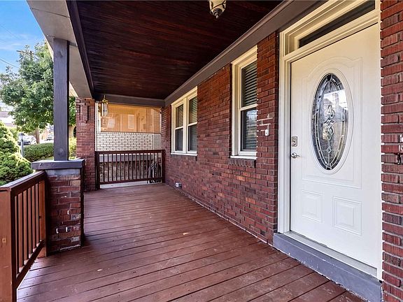 3rd image of 3250 Pinehurst Ave