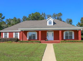 102 Riveredge Ct, Headland, AL 36345
