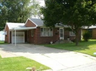 810 E Bell St, Bloomington, IL 61701