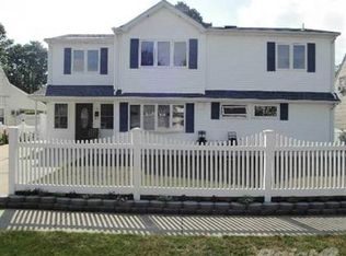 8 Hunter Ln, Levittown, NY 11756