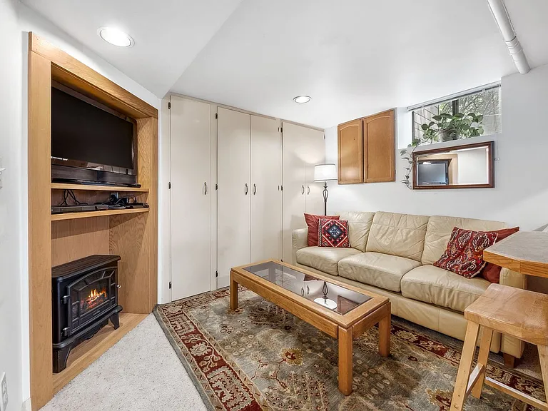 17600 Sylvester Rd SW #A — Photo 4