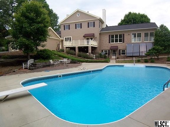 2nd image of 602 Stonecroft Ct SE