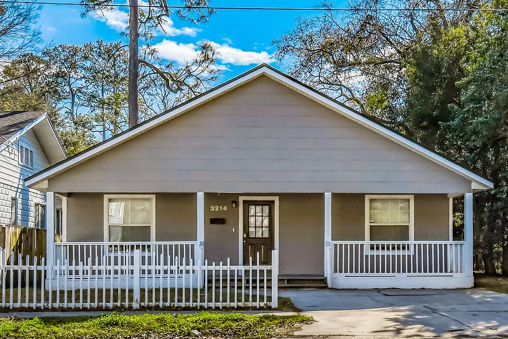 3 bed, 2.0 bath, 1470 sqft, $2,400 — Photo 1