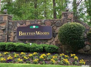 339 Clubhouse Ct, Coram, NY 11727