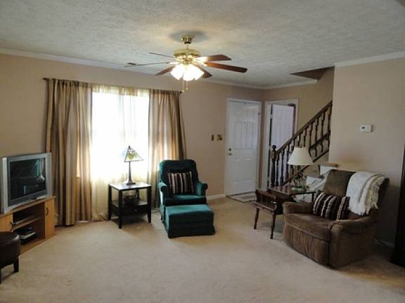 Living Room 13 x 15