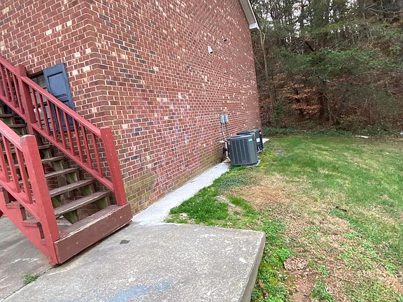 3rd image of 2558 Green Oaks Ct #B
