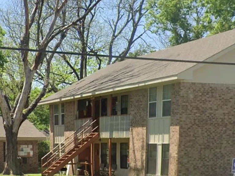 812 E Palestine St #812 — Photo 5