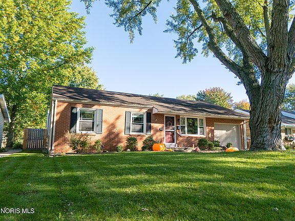 3rd image of 828 Cherry Ln