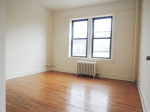 3rd image of 2424 42nd St APT B2