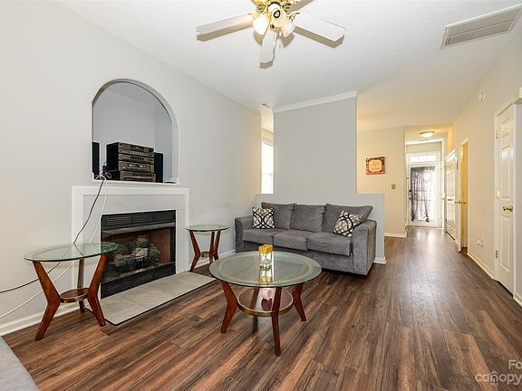 4th image of 319 Alabarda Ln