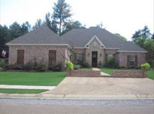 102 Oakmont Rd, Starkville, MS 39759