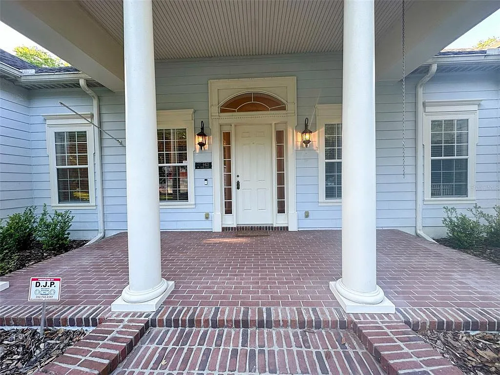 4 bed, 3.5 bath, 4345 sqft, $9,500 — Photo 2