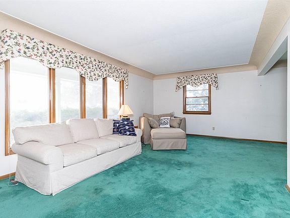5th image of 2607 Woodland Ave