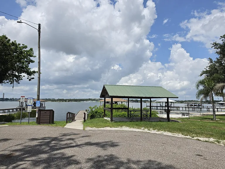 1531 Lake Clay Dr — Photo 37