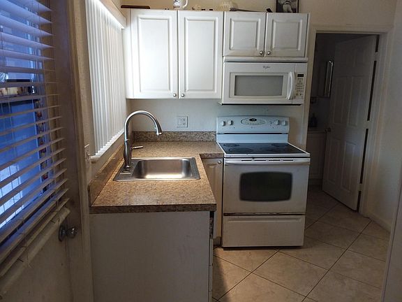 5th image of 135 Hawthorne Dr