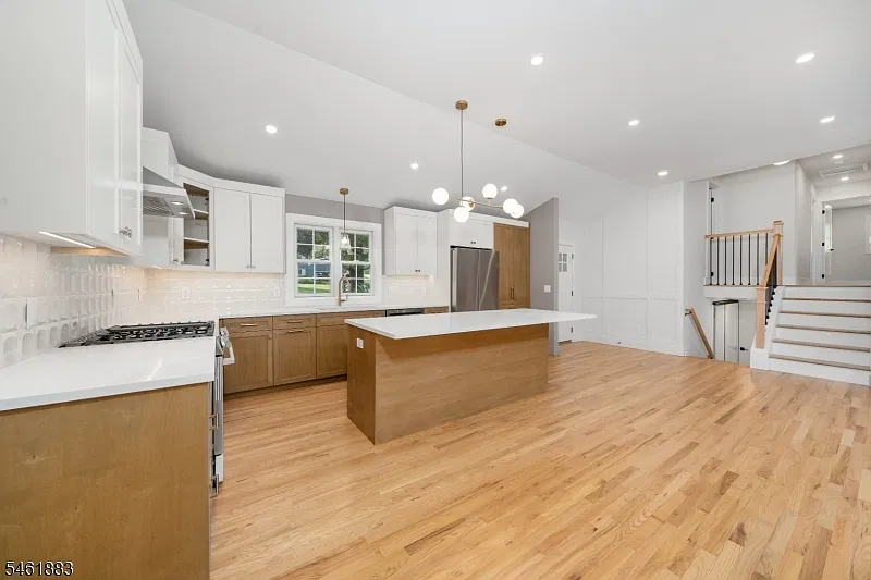 3 bed, 2.0 bath, $4,950 — Photo 4