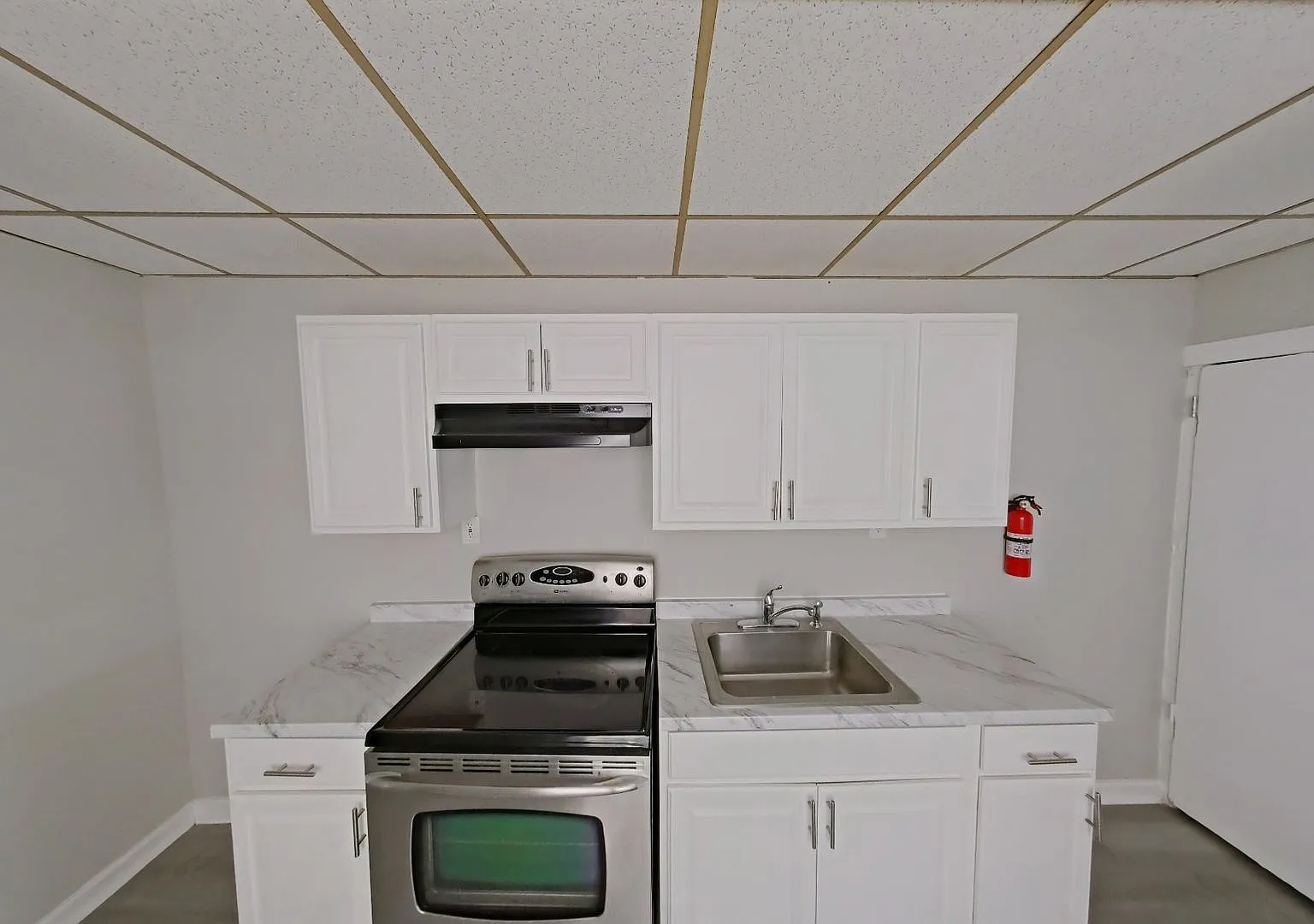 Spacious 4-Bedroom Rowhome in Chester Fresh Updates Throughout — Photo 4