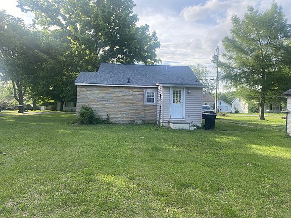 5th image of 504 E General St
