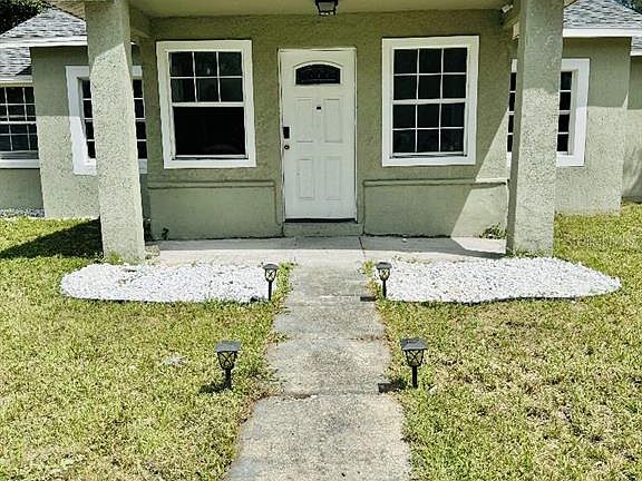 2nd image of 419 AVENUE M NE