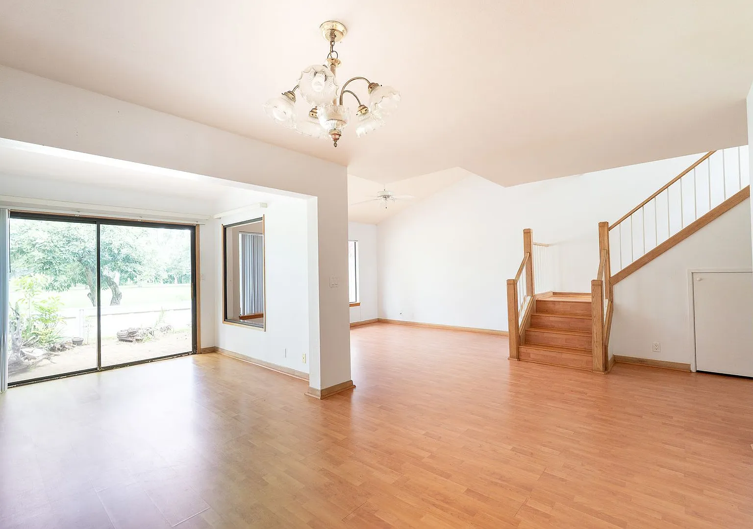 Spacious Townhome in Mililani - Available Now! — Photo 2